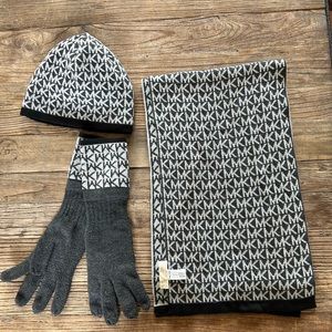 MICHAEL by MICHAEL KORS 3-Piece LOGO HAT SCARF LONG GLOVES SET. Derby Grey. $35